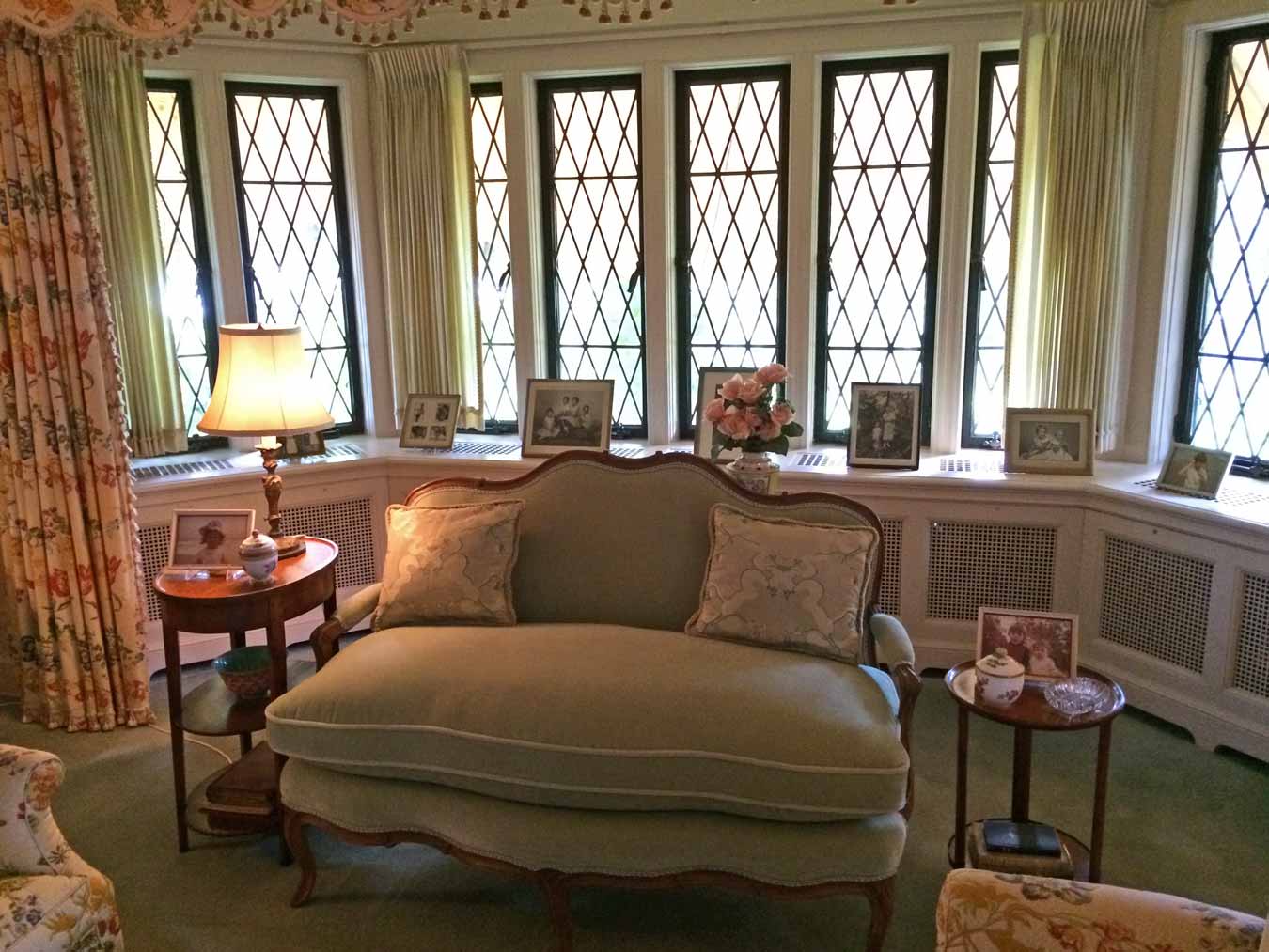 Wading In Big Shoes: Inside The Edsel And Eleanor Ford House // Take a peek inside the Edsel and Eleanor Ford House, Grounds, and Gardens in Grosse Pointe Shores, Michigan! Learn what you'll see during the tour here.