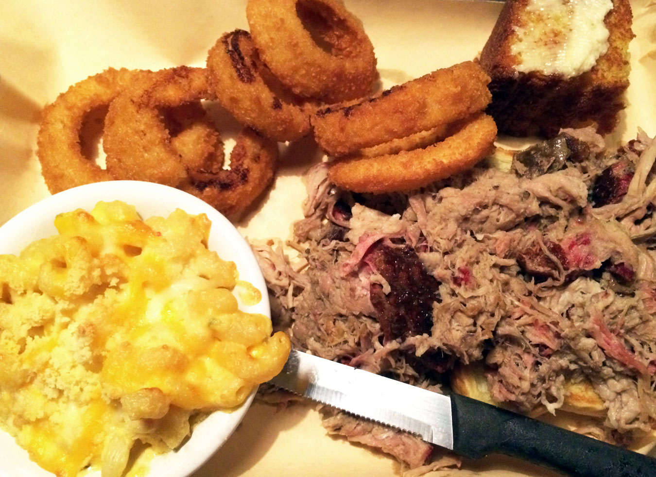 5 Best Places To Get Amazing Barbecue In Metro Detroit - Looking for the best BBQ in Greater Detroit? Click through for five mouth-watering favorites that will satisfy every barbecue-loving fan's tastebuds! [via Wading in Big Shoes]