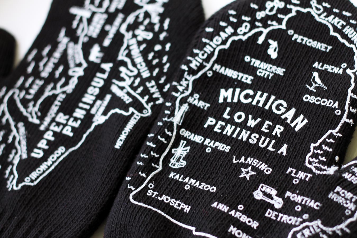Black L'Oven Mitts from Michigan Mittens! Always have a map on hand - even while baking! // 4 Fun Gift Ideas From Michigan Mittens  (via Wading in Big Shoes)