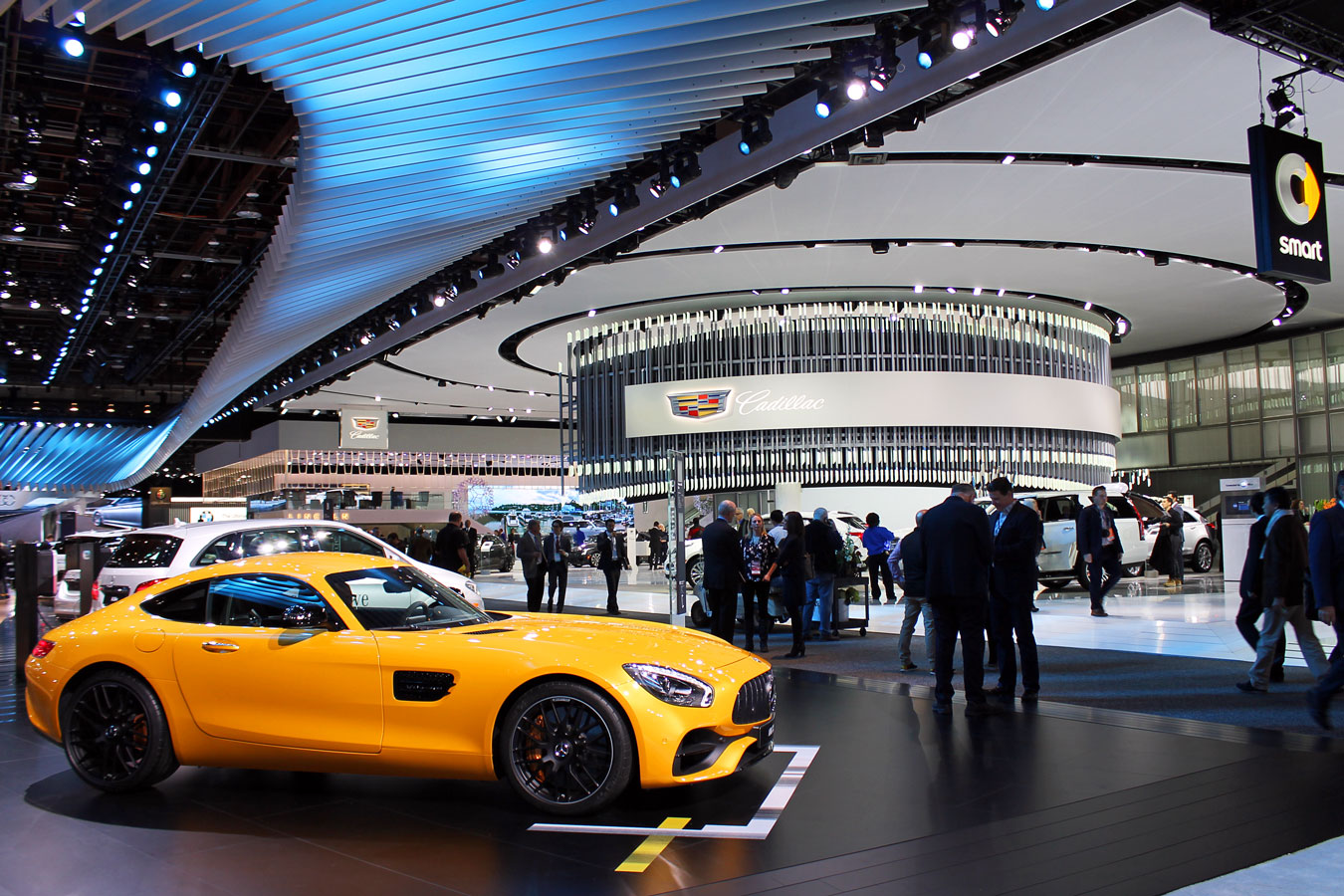 9 Tips For A Stress-Free Detroit Auto Show Experience // Thinking of visiting the Detroit Auto Show (North American International Auto Show/NAIAS) but aren't sure where to start? Check out these 9 tips that will help you plan an amazing visit! (via Wading in Big Shoes)