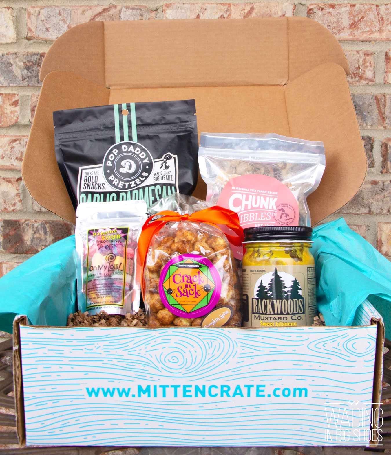 Mitten Crate Unboxing: What's Inside December 2018 (+ Holiday Giveaway!)
