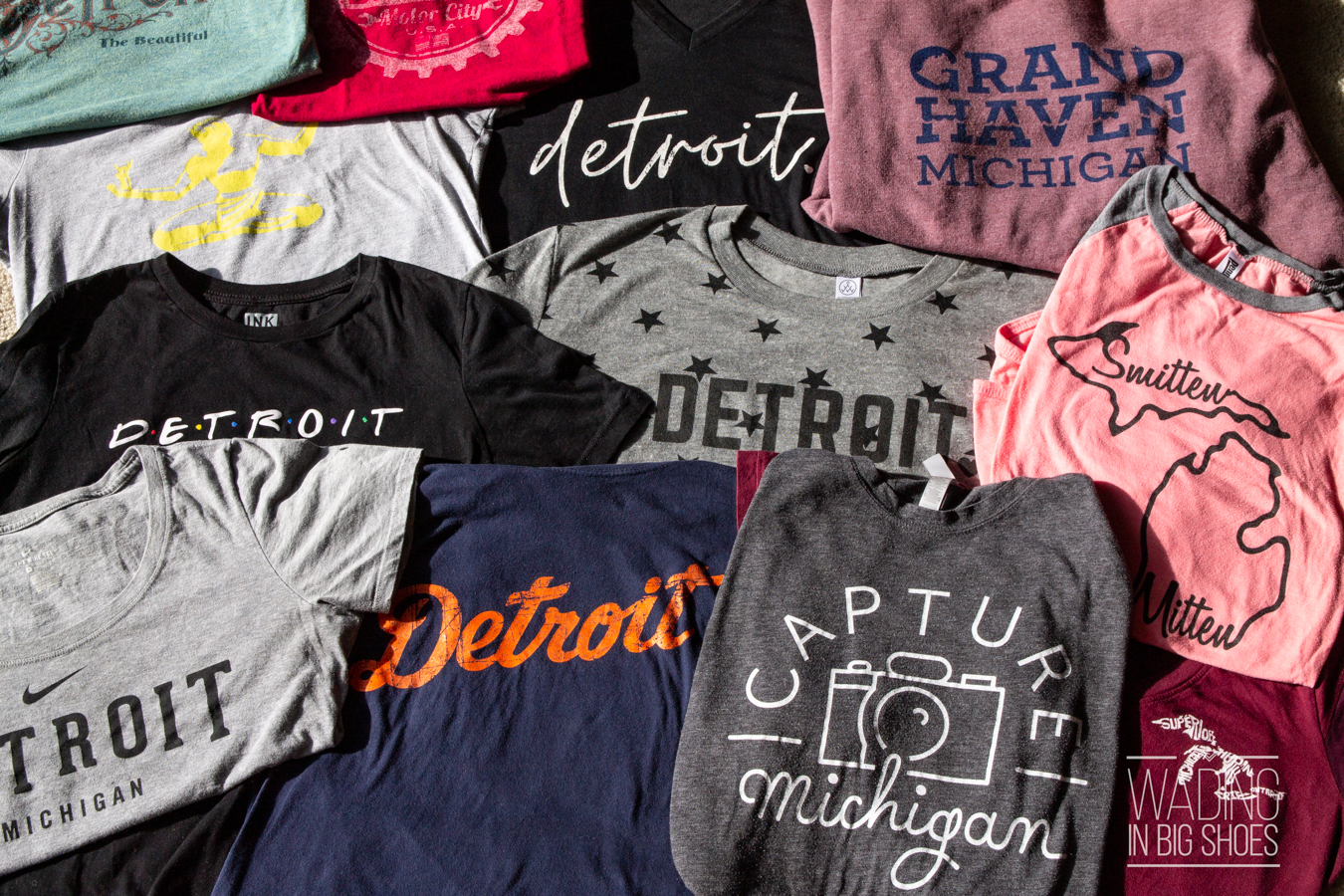Футболка collection. T-Shirt collection. T Shirt collection frame. Футболка красная Michigan Detroit. T-Shirt collection logo.