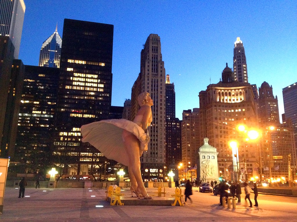 Marilyn Monroe Statue - Chicago Skyline at Night - Windy City - See Highlights From Around Chicago, Illinois! (via Wading in Big Shoes)