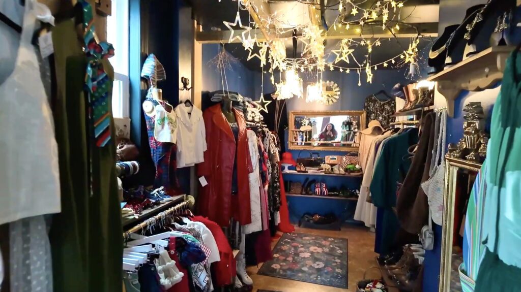 Wading in Big Shoes - Detroit's West Village: How To Have The Perfect Day // We brunched, sipped, and shopped around the West Village and found out why it's so beloved by Detroiters! Find out more and watch the video here.